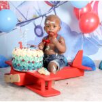 Aeroplane cake smash: A fun flight to Yumminess!